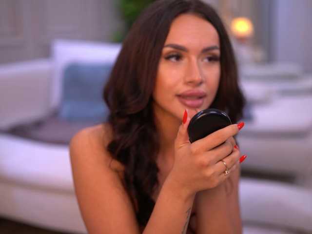 IsadoraReyes live cam on BongaCams