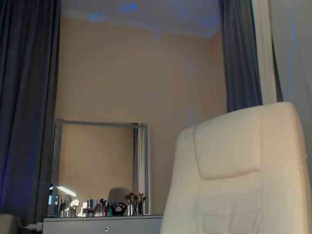 Tremendous_blondie webcam