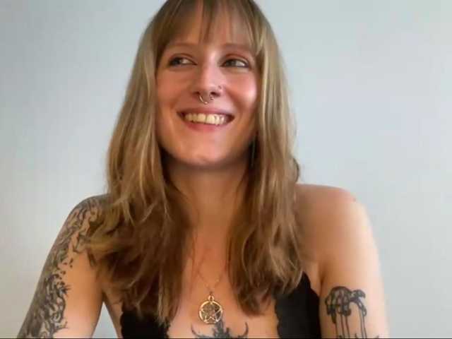 LaraWetDream live cam on BongaCams