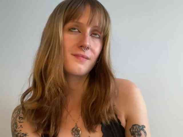 LaraWetDream webcam
