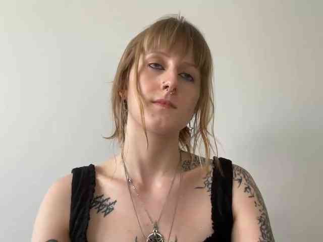 LaraWetDream webcam