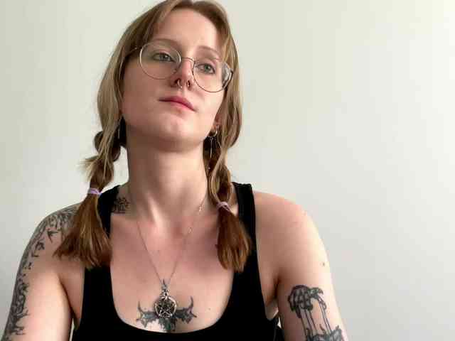 Model: LaraWetDream