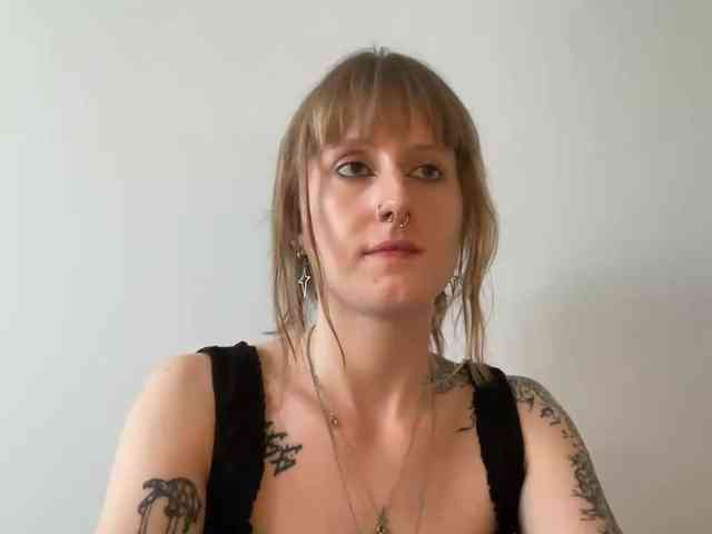 LaraWetDream webcam