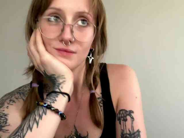 Model: LaraWetDream