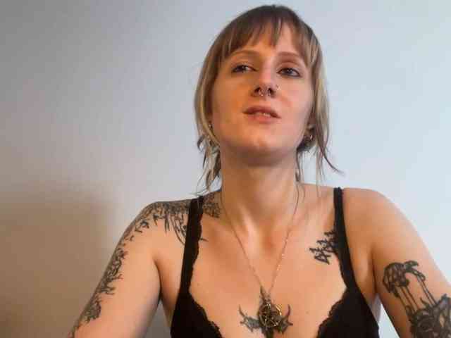 LaraWetDream webcam