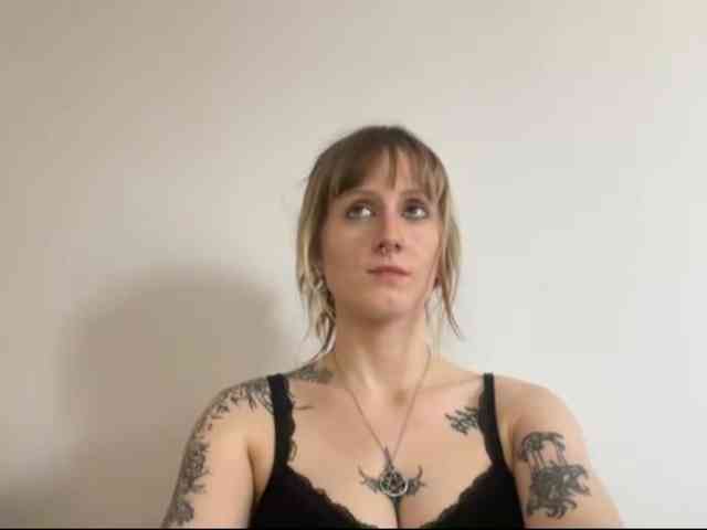 LaraWetDream webcam