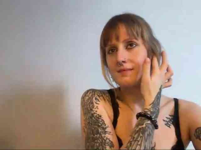 LaraWetDream webcam
