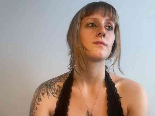 LaraWetDream webcam