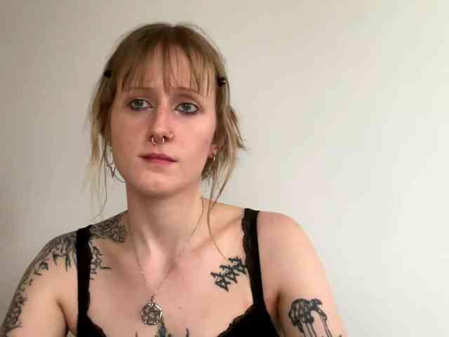 Model: LaraWetDream