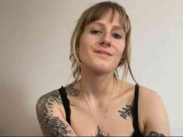 LaraWetDream webcam