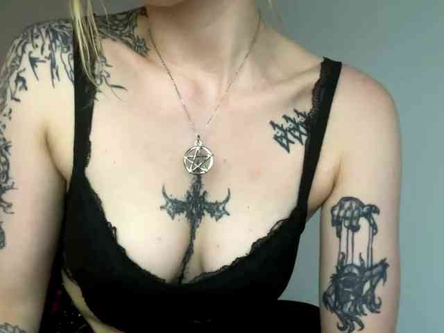 Model: LaraWetDream