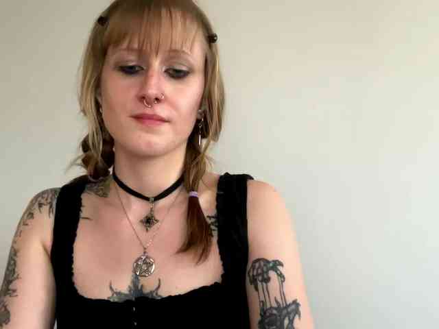 Model: LaraWetDream