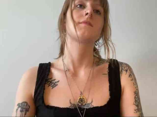 LaraWetDream webcam