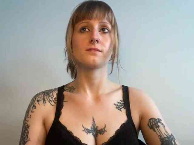 LaraWetDream webcam