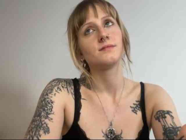 LaraWetDream webcam