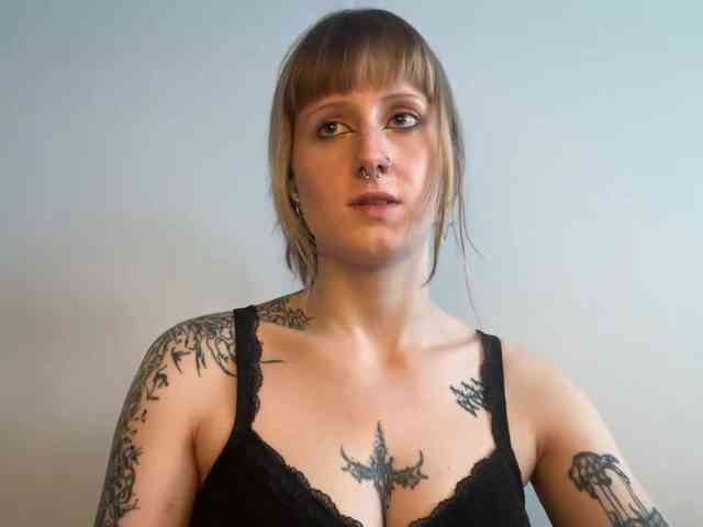 LaraWetDream webcam