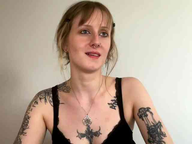 Model: LaraWetDream