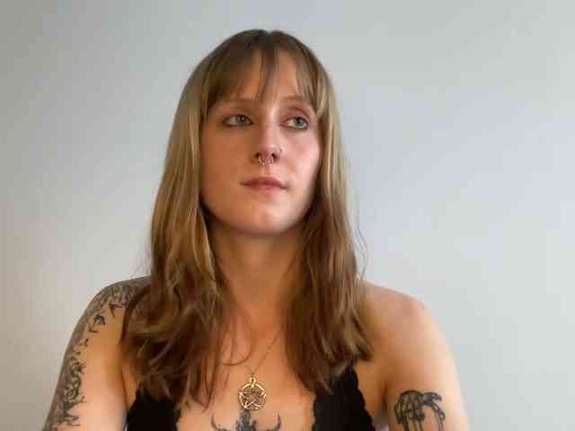 Model: LaraWetDream