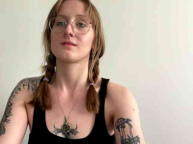 Model: LaraWetDream