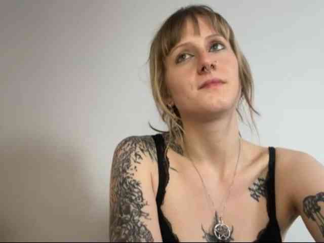 Model: LaraWetDream