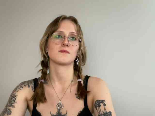 Model: LaraWetDream