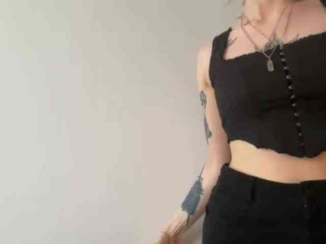 LaraWetDream webcam