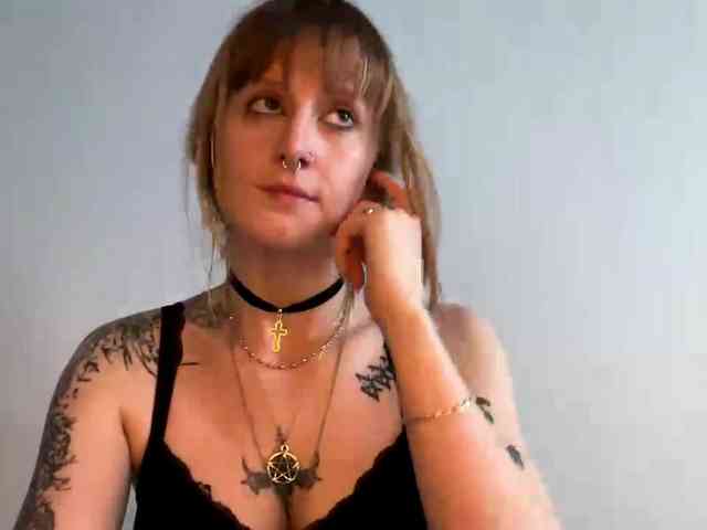 LaraWetDream webcam