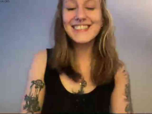LaraWetDream webcam