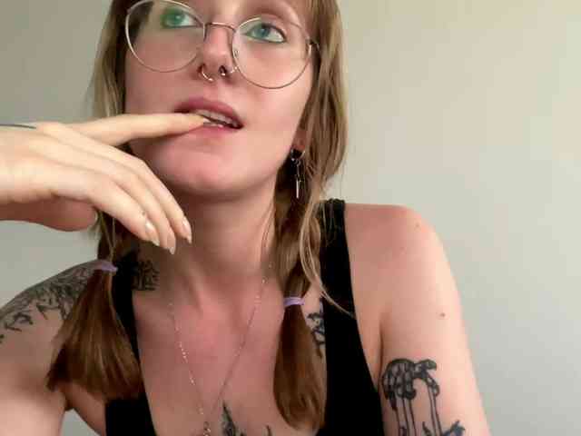 LaraWetDream webcam