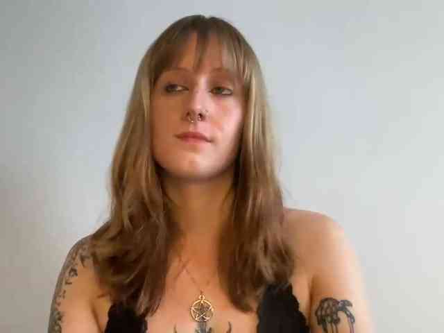 LaraWetDream webcam