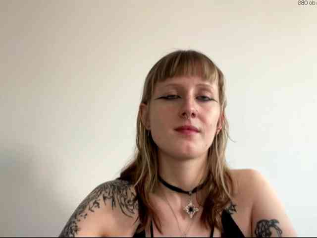 Model: LaraWetDream