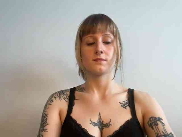 LaraWetDream webcam
