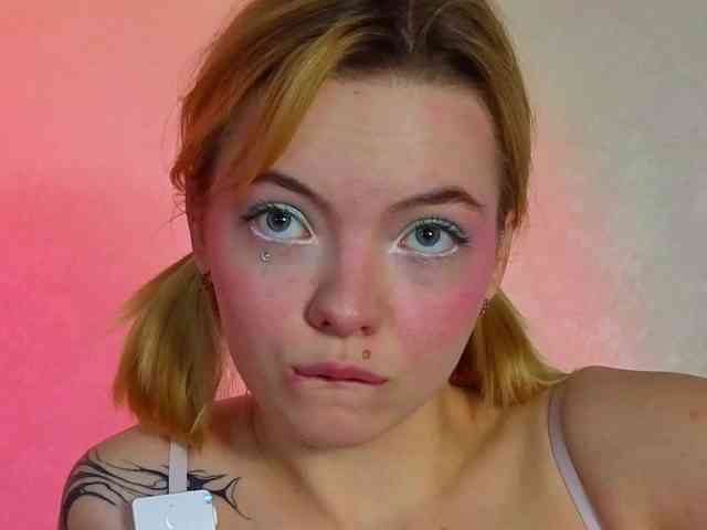 Melinakittyy Melinakittyy