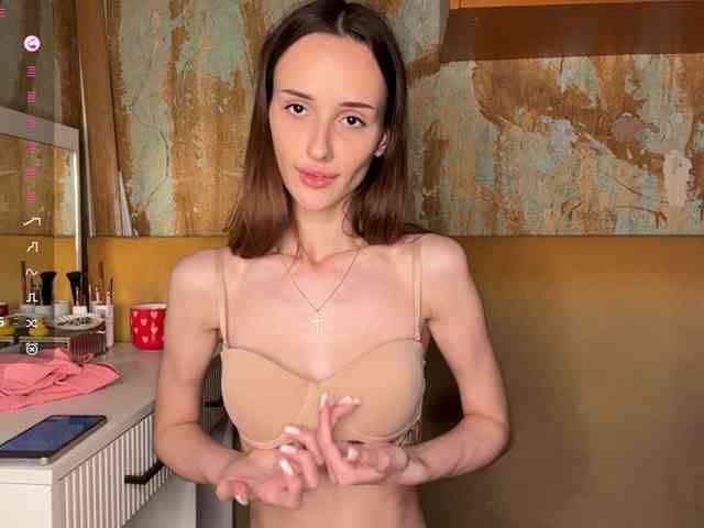 Dieses Model ist jetzt live. LudivinaCarrilo