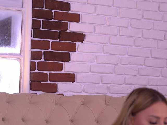 MetishaDusk live webcam show
