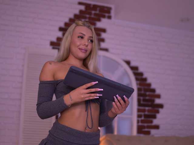 MetishaDusk live cam on BongaCams