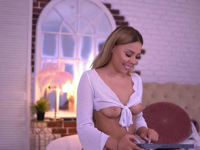 MetishaDusk live webcam show