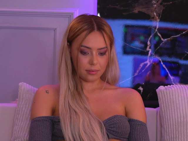 MetishaDusk live cam on BongaCams