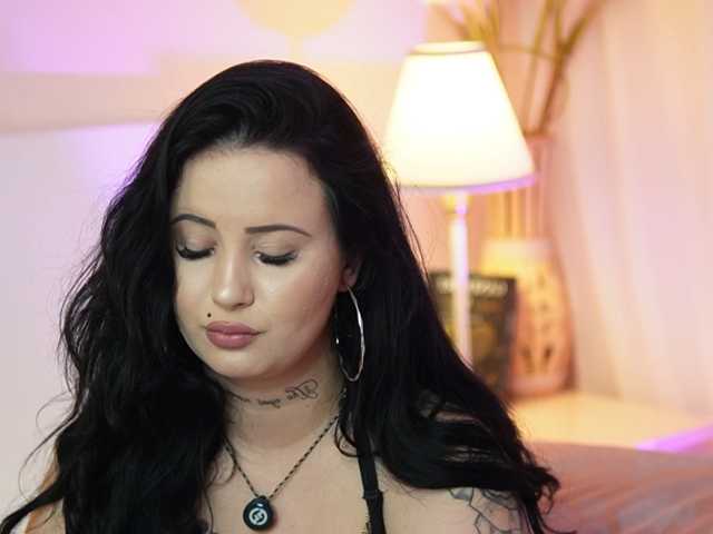 Adelinemoon live cam