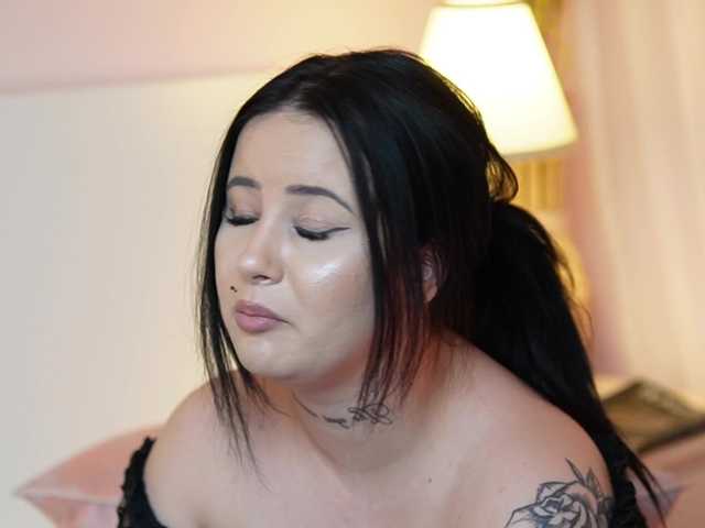 AdelineMoon — live female cam