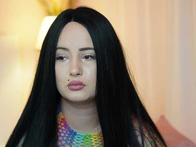 le modèle AdelineMoon est en webcam porno dans un show sur le site bongacams, il possède les tags suivants: White/Caucasian,Brunette,Shaved