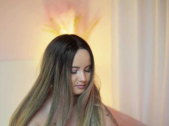 AdelineMoon live webcam show