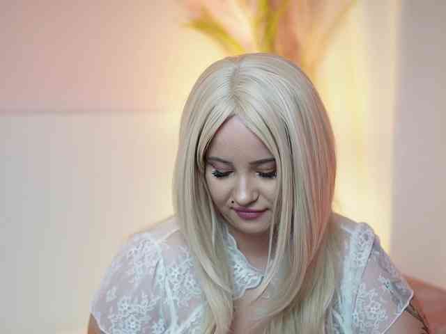 Adelinemoon's cam show statistics and live stream