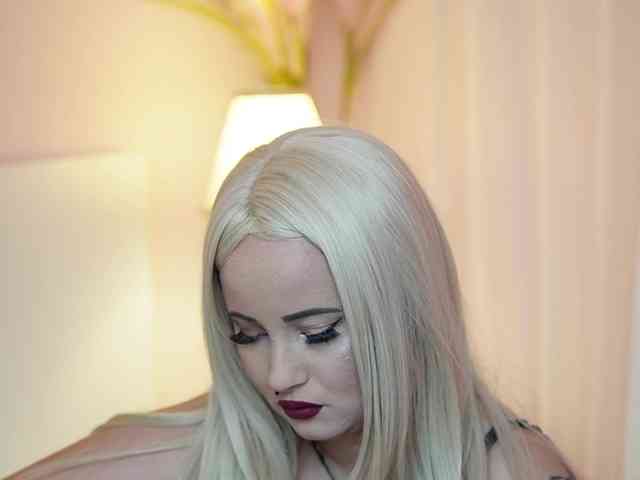 AdelineMoon webcam