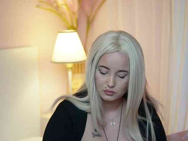 AdelineMoon webcam