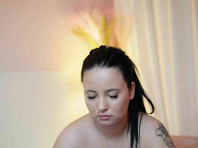 AdelineMoon webcam