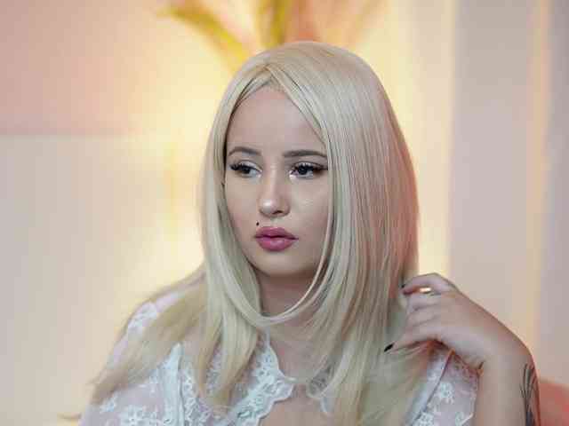AdelineMoon webcam