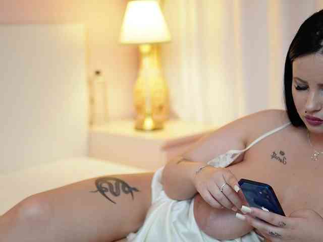 AdelineMoon webcam