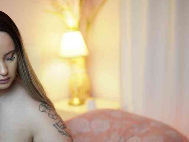 AdelineMoon webcam