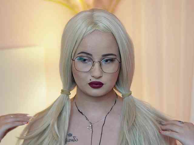 AdelineMoon webcam